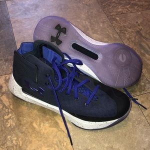 Size 7 Youth UA Basketball shoes